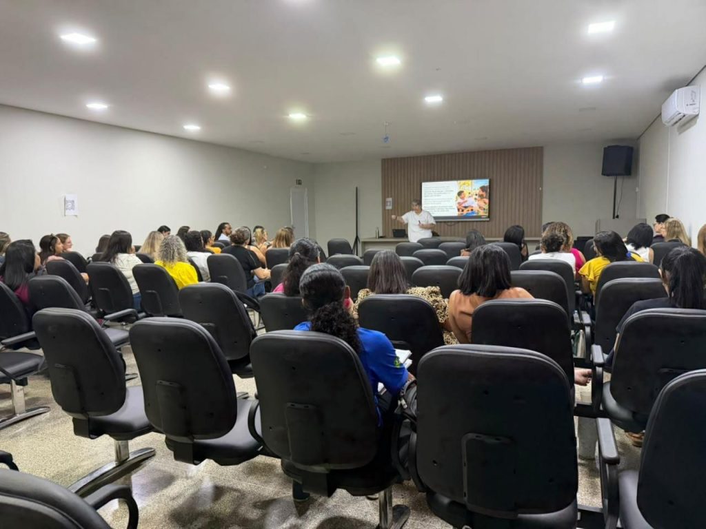 Formação reúne 270 professores da rede municipal para aprimorar práticas de alfabetização thumb 1280 0 0 0 auto (2)