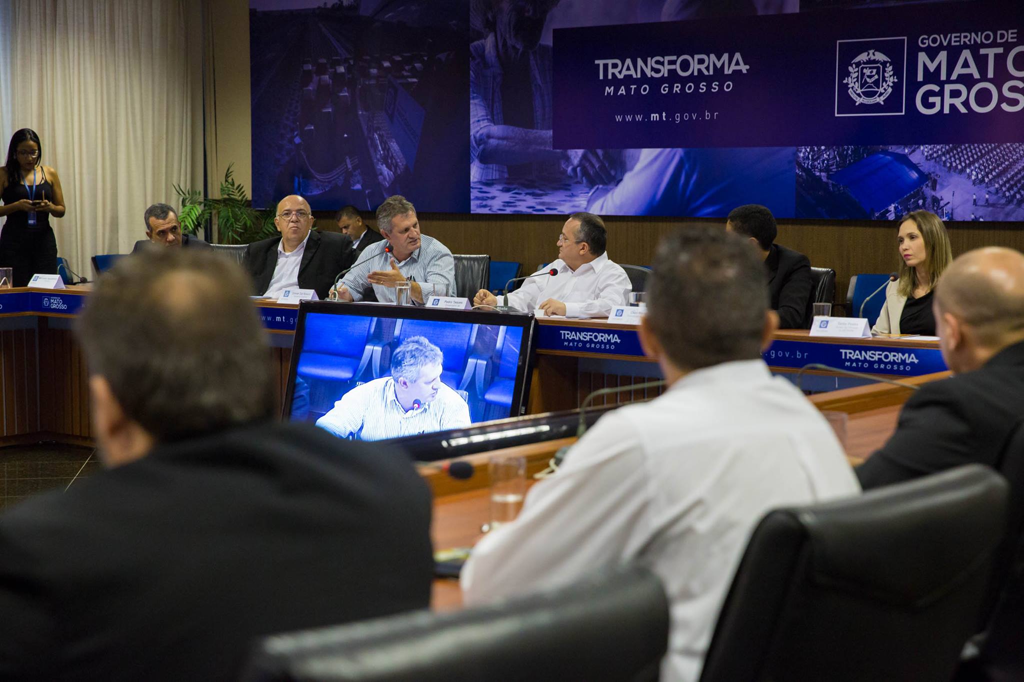 Deputado Dilmar Dal Bosco intervém e caminhões apreendidos pela PRF são liberados Foto58236