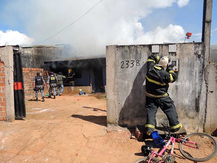 Menino morre eletrocutado ao apoiar em padrão de energia de casa em Cáceres Foto76563