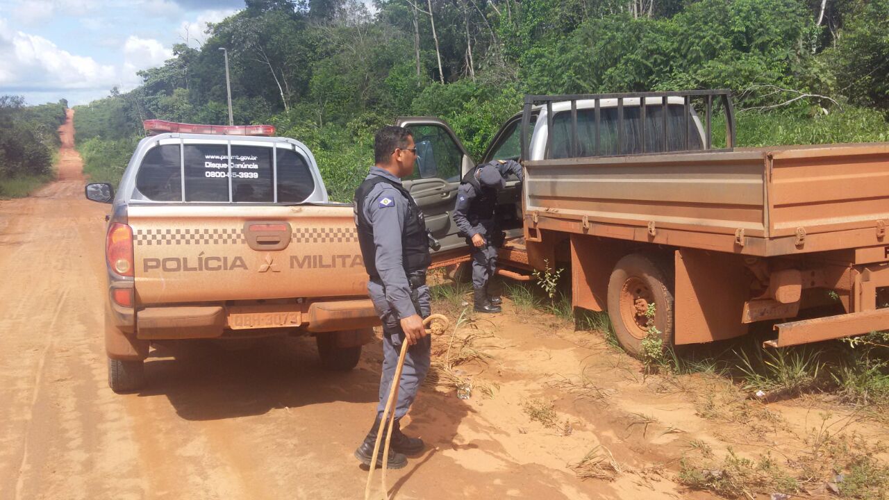 Caminhonete roubada em fazenda do “Rei do Algodão” é recupera pela PM de Nova Ubiratã Foto42271