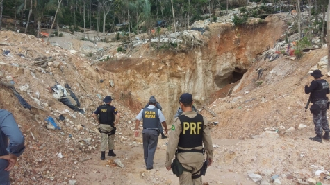 Estado monta força-tarefa e inicia nova desocupação na Serra do Caldeirão e tenta expulsar quadrilha Foto93382