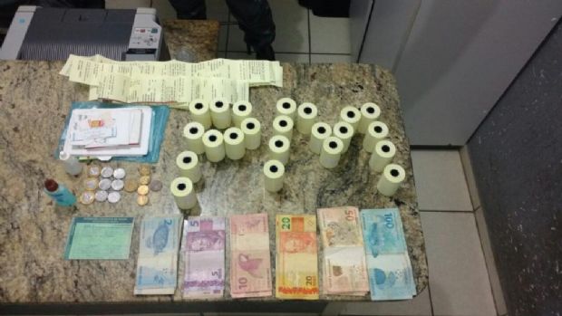Homem suspeito de operar esquema de jogo do bicho é preso pela PM Foto49