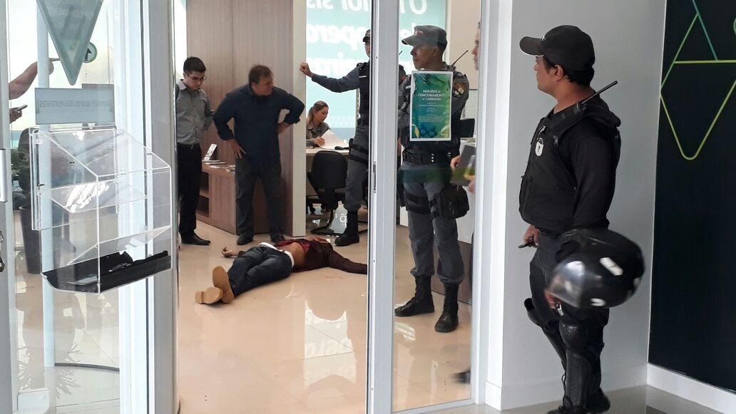 Segurança de cooperativa reage a assalto e mata bandido com tiro no peito Foto20303