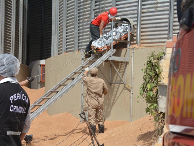 Mulher morre após passar mal e cair em silo de grãos Foto1316