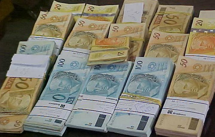 Bandidos furtam agência bancária e 'somem' com imagens de segurança Foto78529