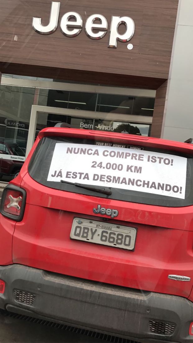 Dono de Jeep Renegade protesta contra qualidade do carro e concessionária alega 'batida' Foto32310