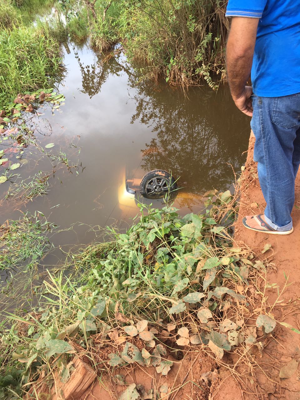 Carro cai de ponte e mata 3 crianças no interior de Mato Grosso Foto36851