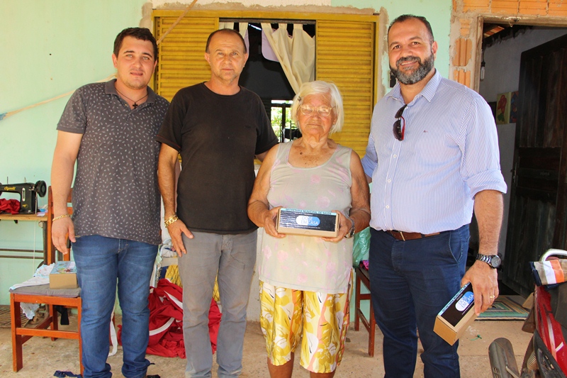 Prefeitura implanta Programa Dose Certa e moradores passam a receber medicamentos em casa Foto32592