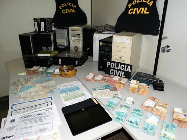 Polícia Civil prende professor acusado de vender diplomas em Água Boa Foto40065