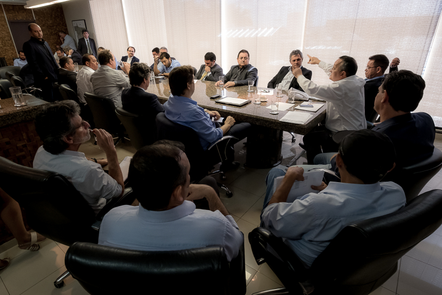 Pedro Taques se reúne com base aliada para discutir plano emergencial de saúde Foto25482