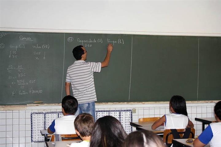 Salário dos profissionais da educação aumentou mais de 40% em dois anos e meio Foto68695