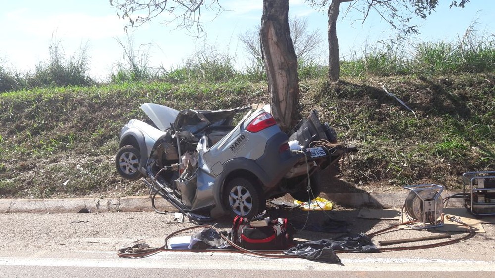 Veículo colide em árvore e casal morre na rodovia BR-364 Foto21541