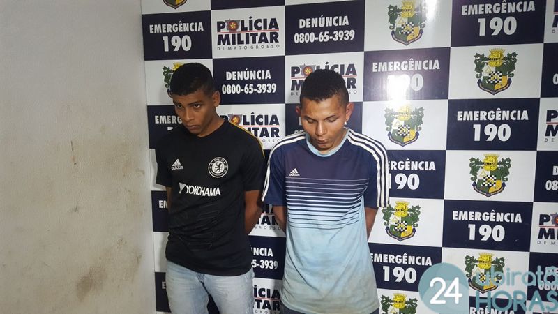 Polícia Militar recebe denúncia anônima e prende traficantes que embalavam drogas Foto7576