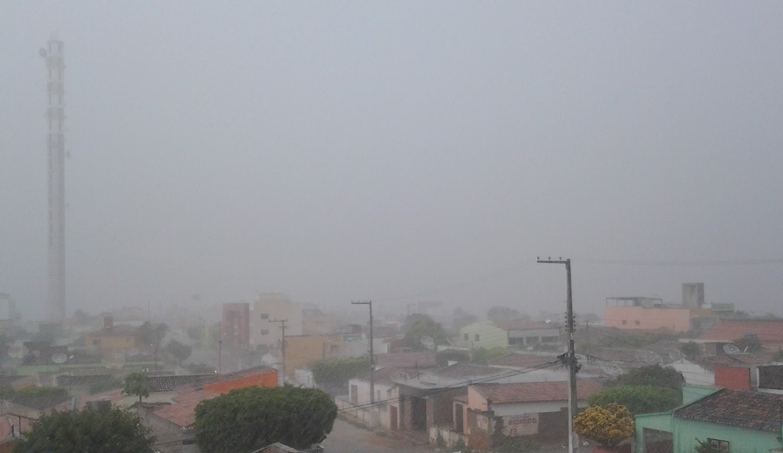 Frente fria avança e temperatura não deve passar de 23ºC na terça-feira Foto66505
