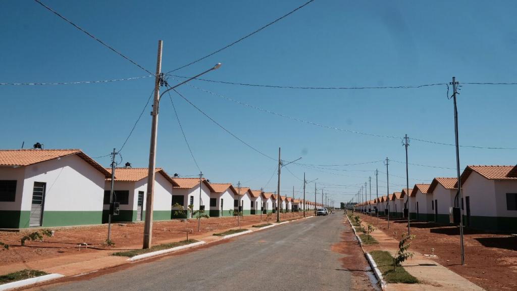 Governo entrega em Sorriso o maior conjunto habitacional do país Foto70853