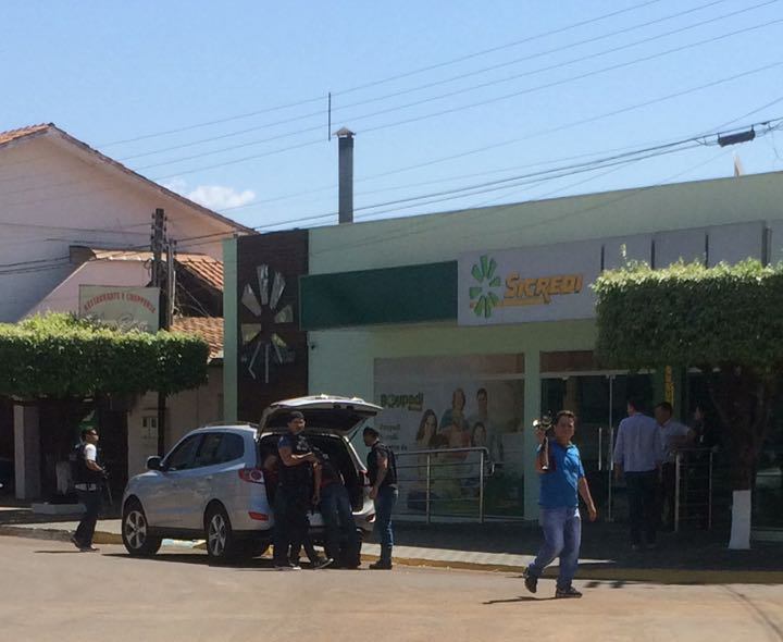 Polícia Civil prende três criminosos e frustra assalto em agência bancária de Vera Foto68006