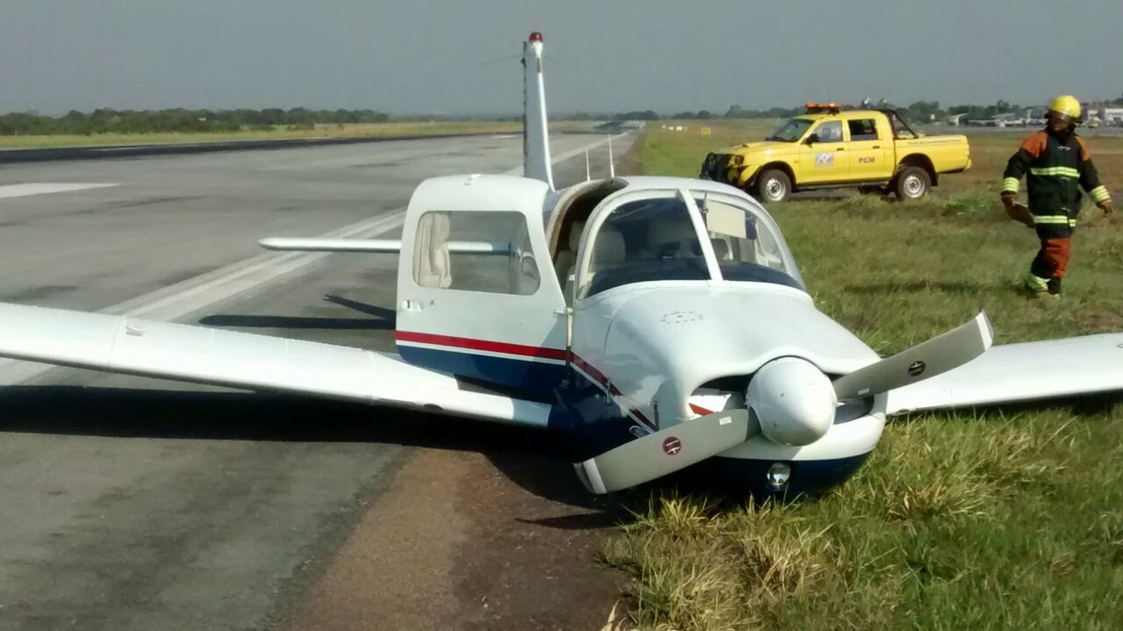 Avião que seguia para Sorriso tem pane elétrica e piloto faz pouso de "barriga" em aeroporto de Várzea Grande Foto16145