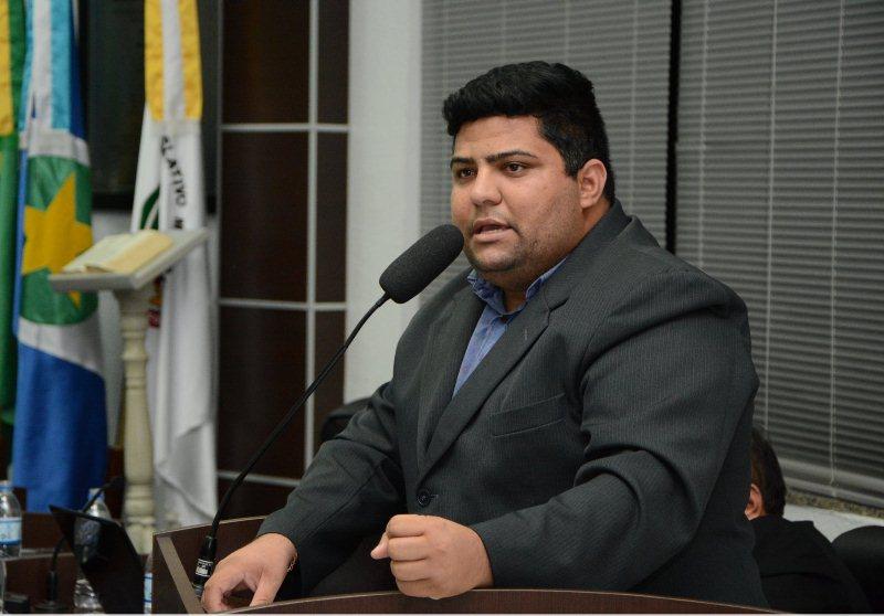 Vereador de Sorriso passa mal durante sessão ordinária e é encaminhado às pressas para unidade médica Foto97860