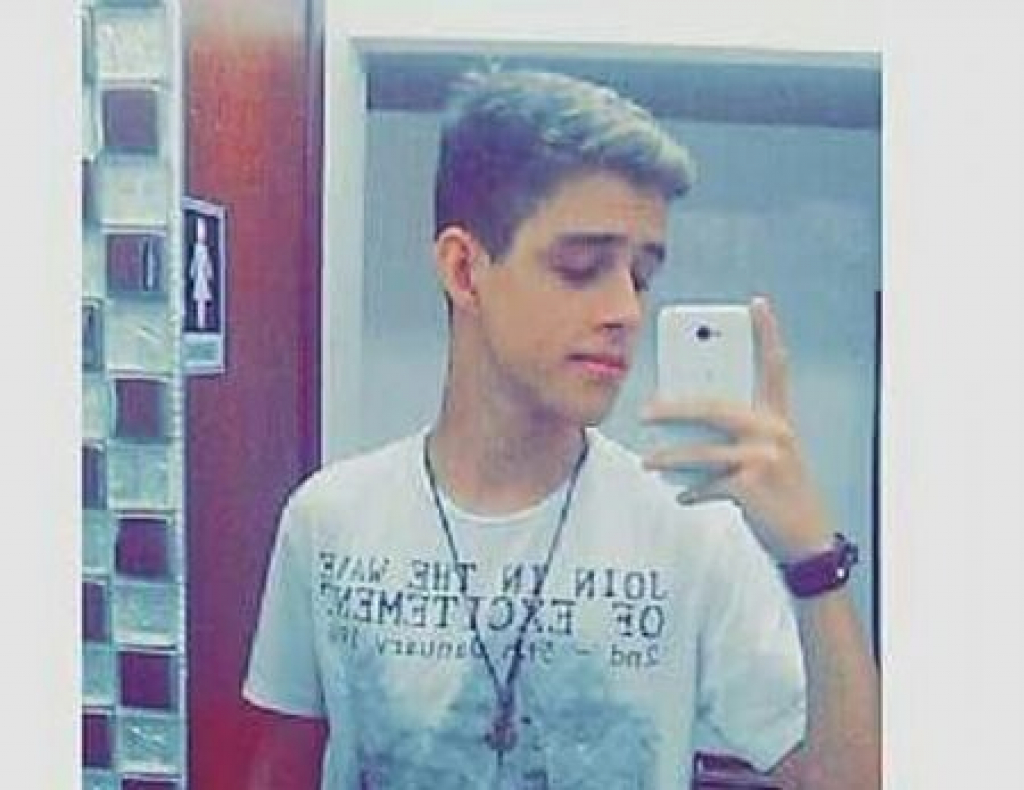 Jovem morre espancado em praça pública de MT Foto96975