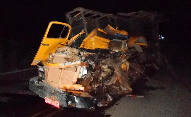 Motorista morre após ser arremessado pra fora da cabine em acidente na BR-158 Foto80170