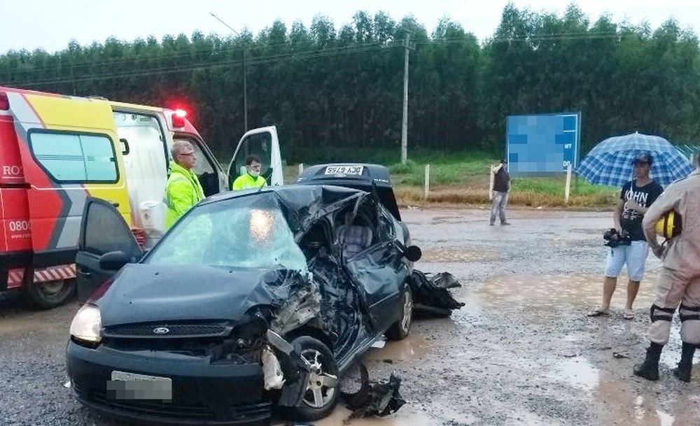 Homem morre em acidente na BR-163; esposa e 2 filhos ficam feridos Foto33598