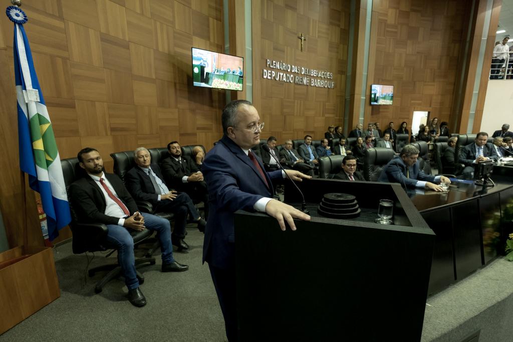 Em sessão da ALMT, governador reclama da situação financeira do estado Foto61761