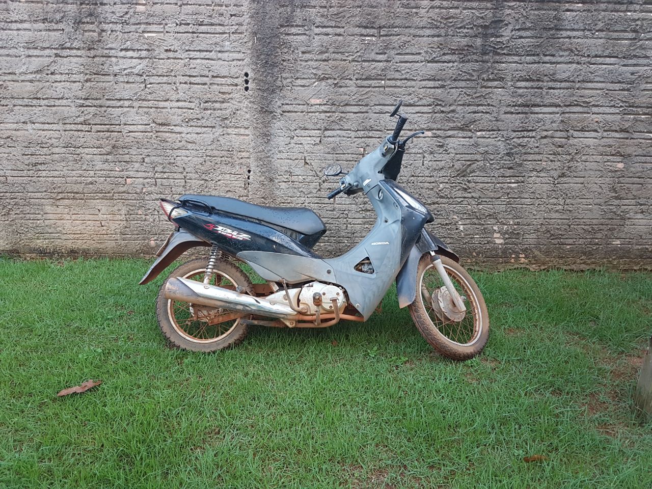Condutora flagrada sem habilitação e capacete tem motocicleta apreendida em Nova Ubiratã Foto97727