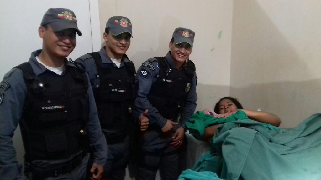 Gestante é levada para maternidade em viatura após ficar 'presa' em engarrafamento Foto74239