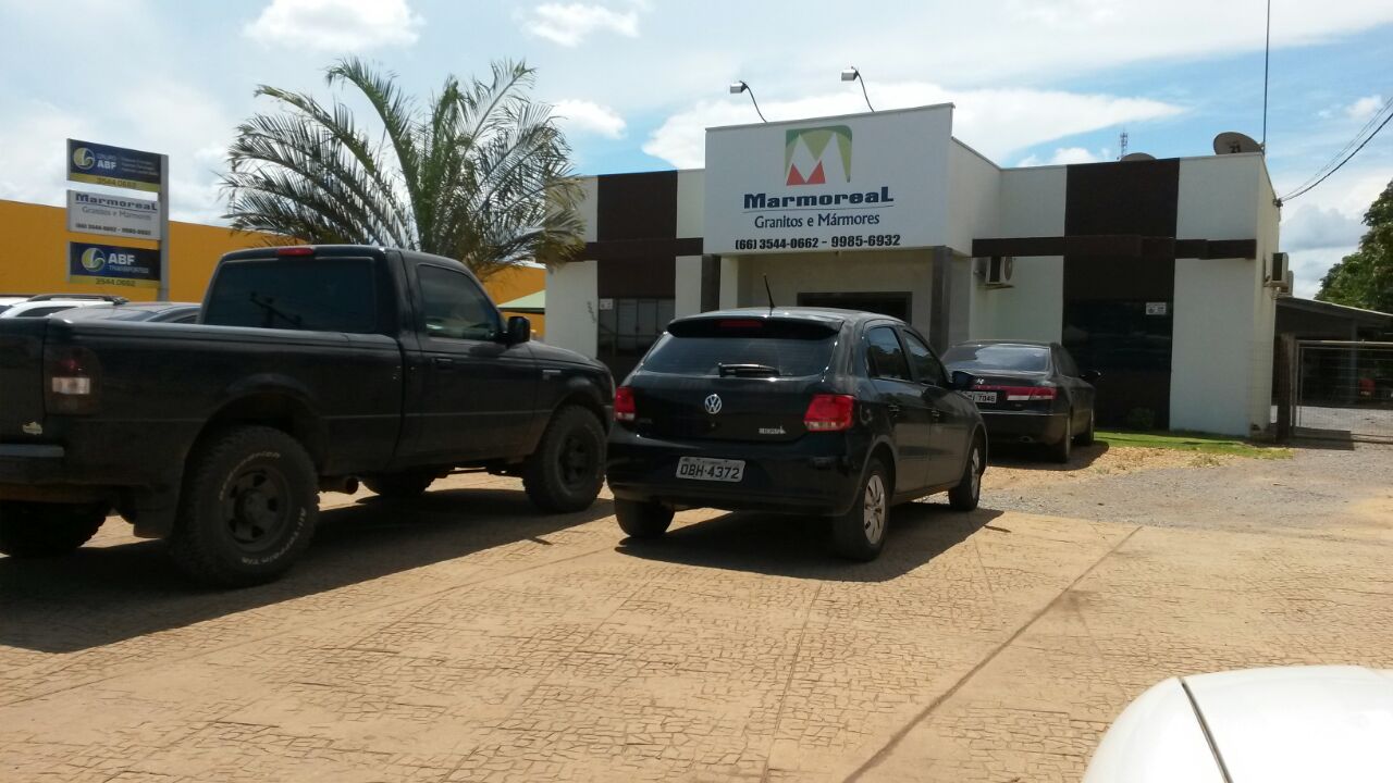 Criminosos armados rendem funcionários e assaltam marmoraria, levaram dinheiro e objetos pessoais Foto23367