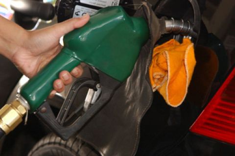 Após fim da greve, gasolina volta a subir nas refinarias Foto99024