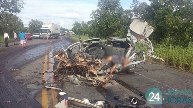 Duas pessoas morrem em acidente entre carro e ônibus na BR-070 em MT Foto45707