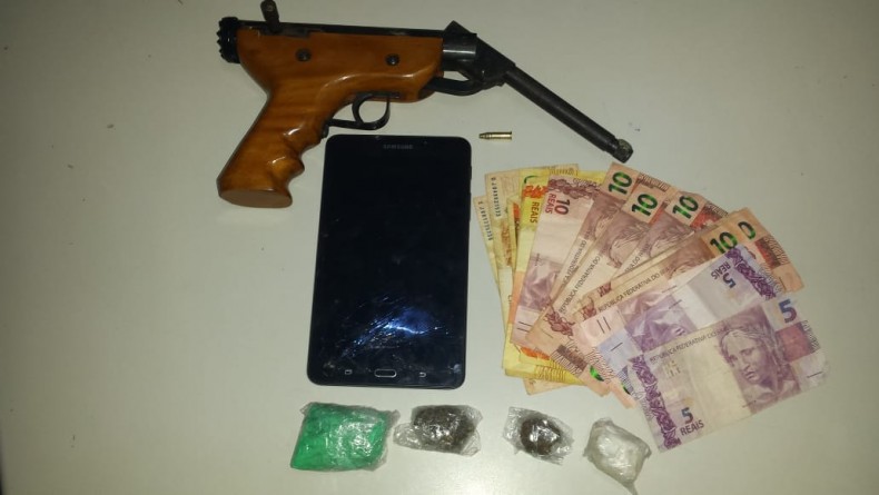 Casal suspeito de tráfico é detido com arma de fogo em Vera Foto22438