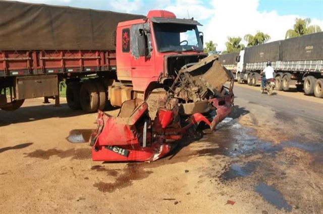 Imprudência provoca acidente na BR-163 Foto84037