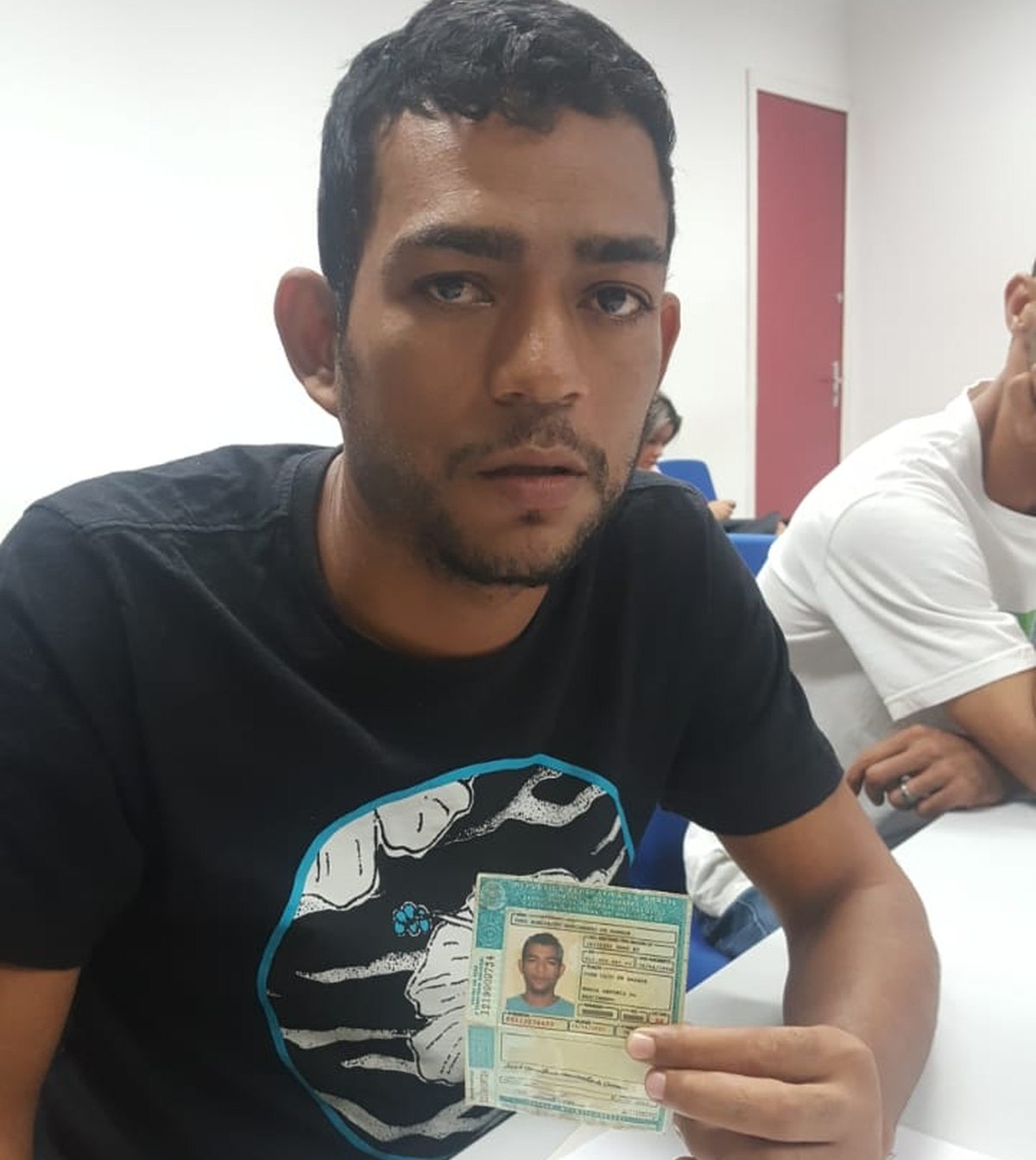 Dado como morto em confronto com a PM, preso comparece em audiência e comprova estar vivo Foto30105