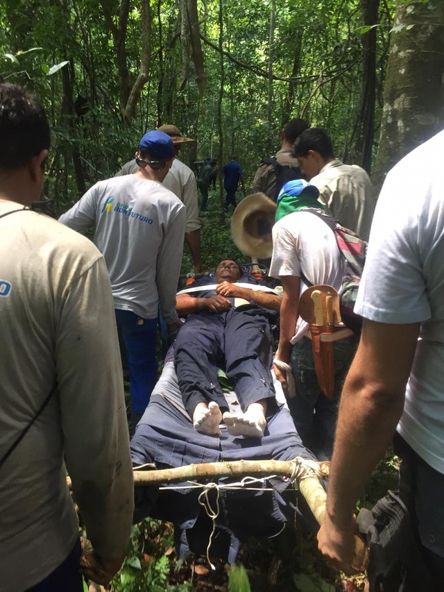 Piloto que sobreviveu após queda de avião é transferido e internado em UTI Foto35804