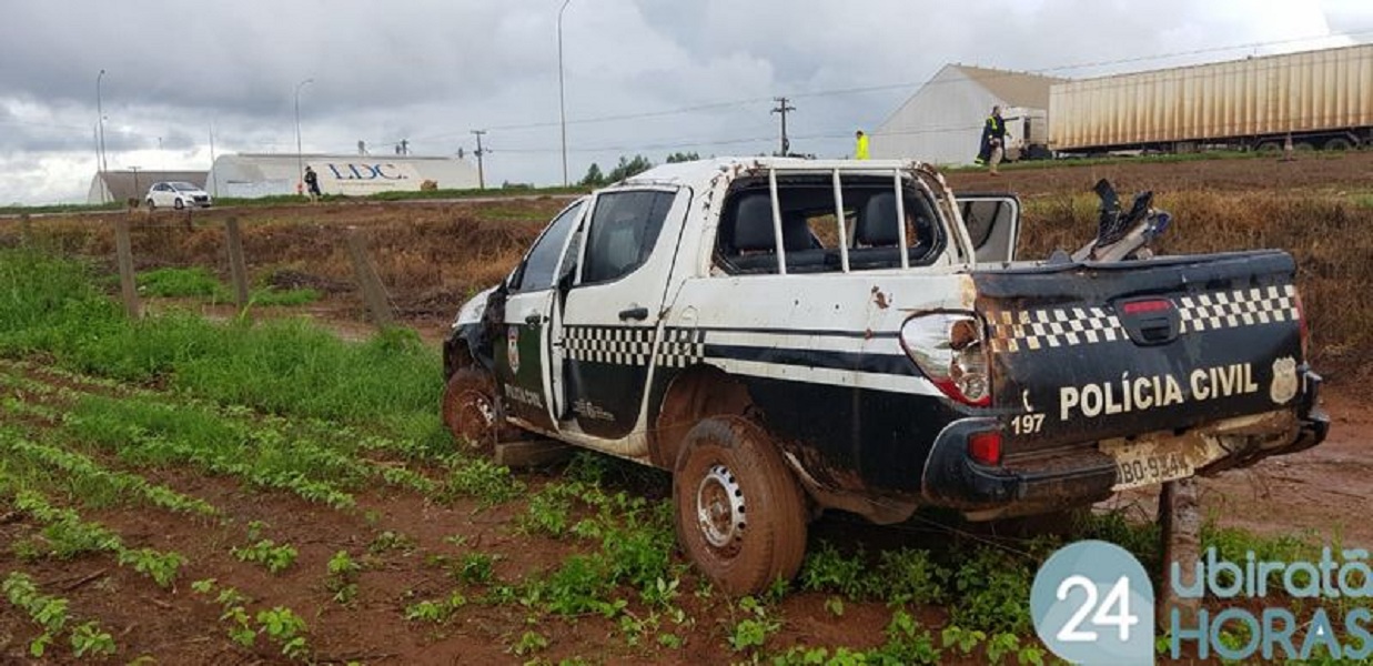 Viatura policial com menores infratores capota na BR-163 Foto72049