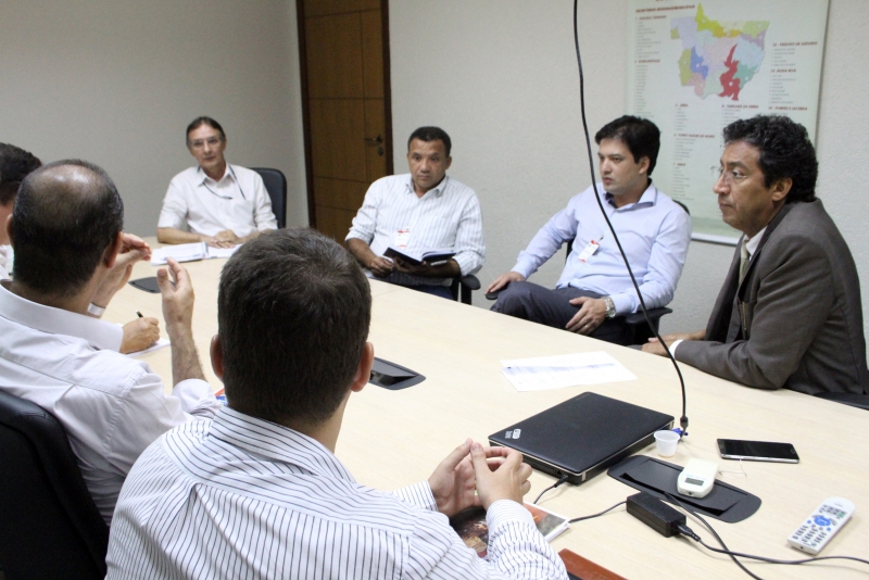 Governo inicia conversa sobre revisão de contratos com OSS Foto10497