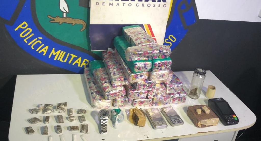 PM de Sinop prende oito suspeitos, sendo um cadeirante, com 19 tabletes de drogas Foto70783