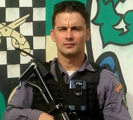 Policial Militar atira contra a própria cabeça e morre Foto58351