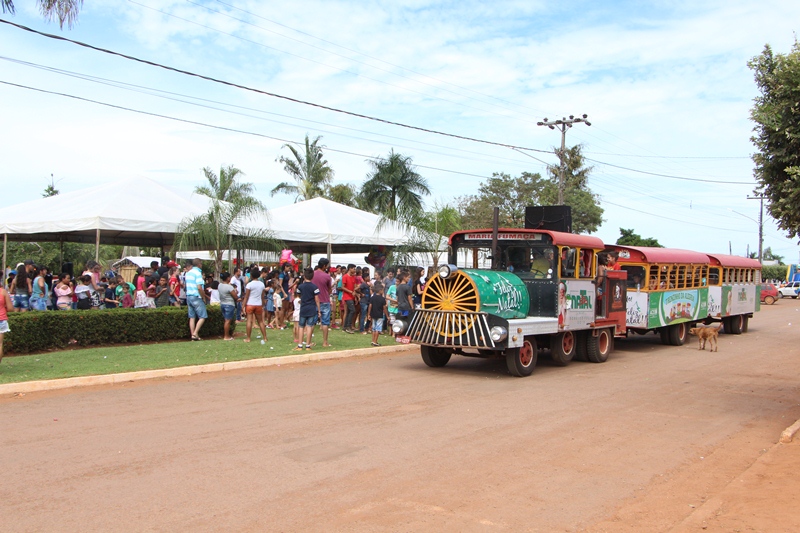 Evento em comemoração ao Natal reúne centenas de crianças em Nova Ubiratã Foto91753