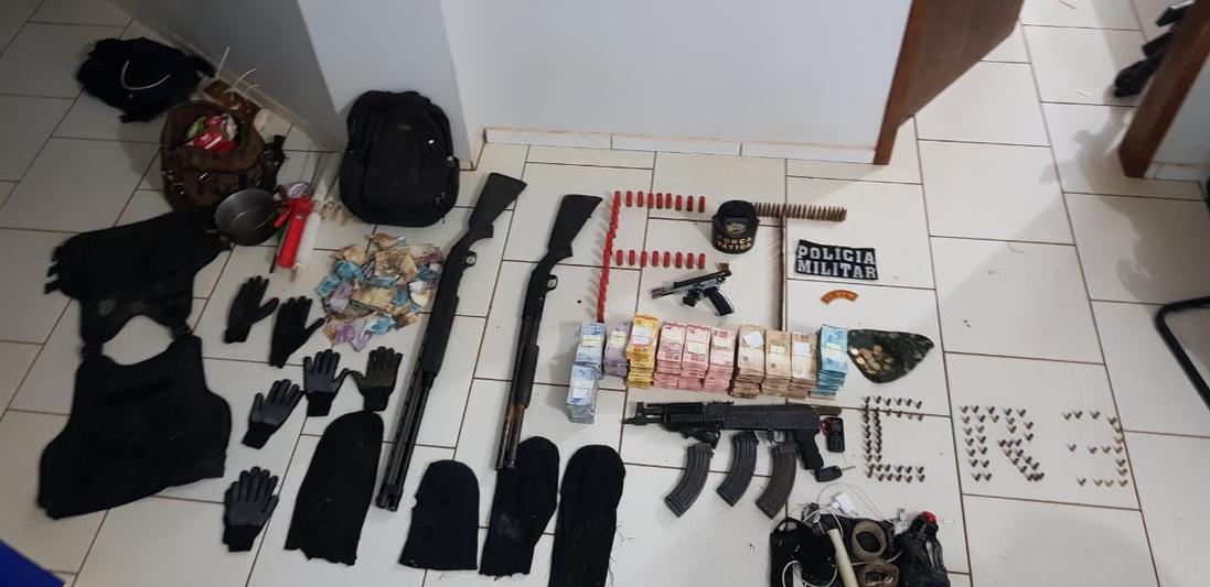 Sobe para cinco o número de bandidos mortos que explodiram agência bancária Foto68050