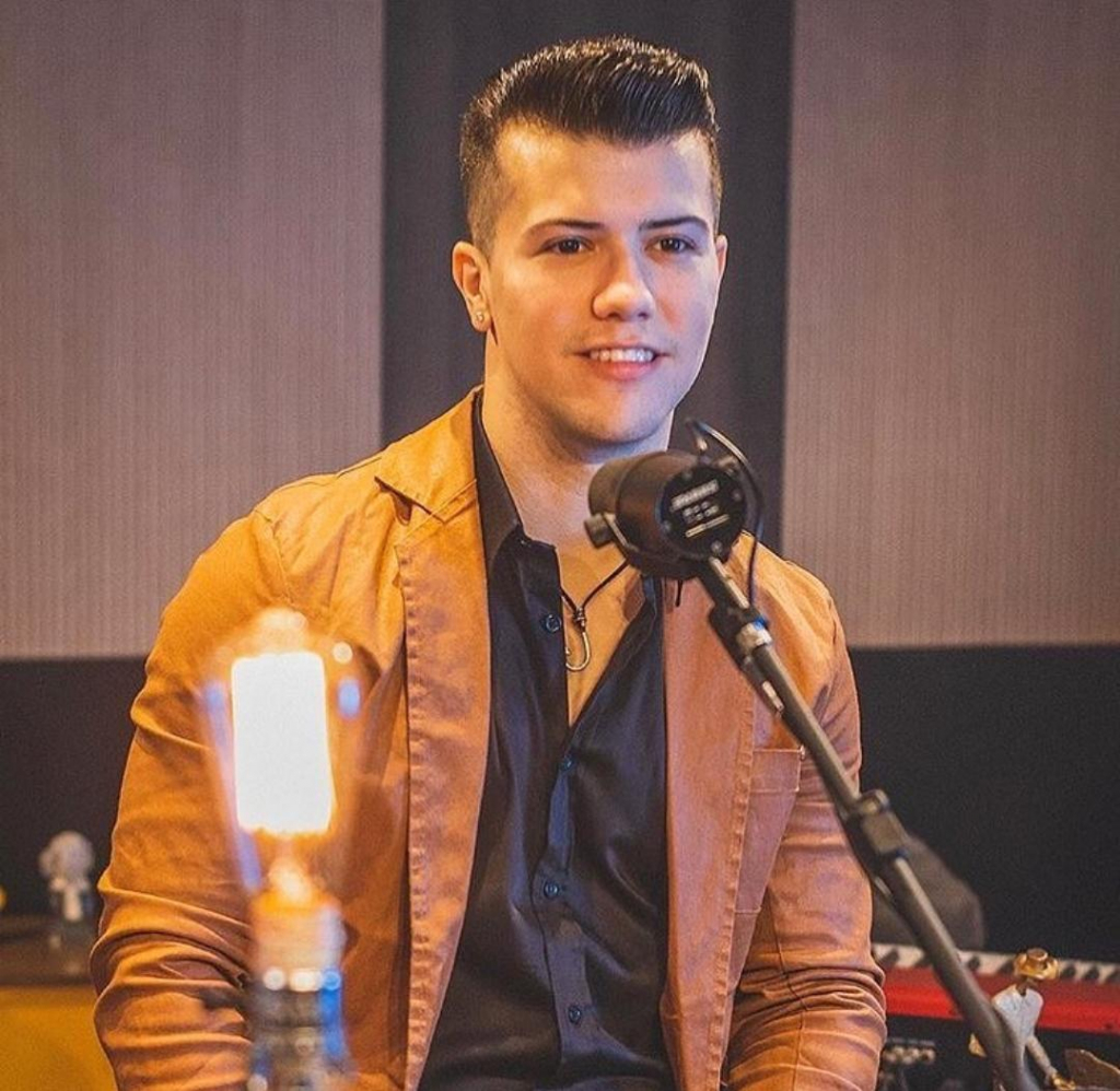 Piora estado de saúde de cantor atropelado em frente a boate Foto39915