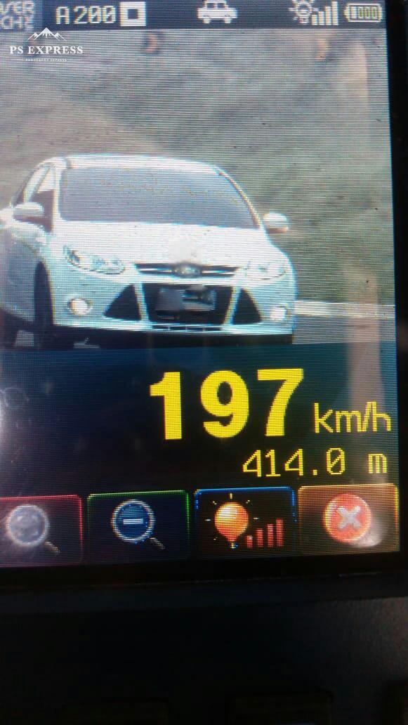 Motorista flagrado dirigindo a quase 200 km/hora responderá por contravenção penal Foto80412