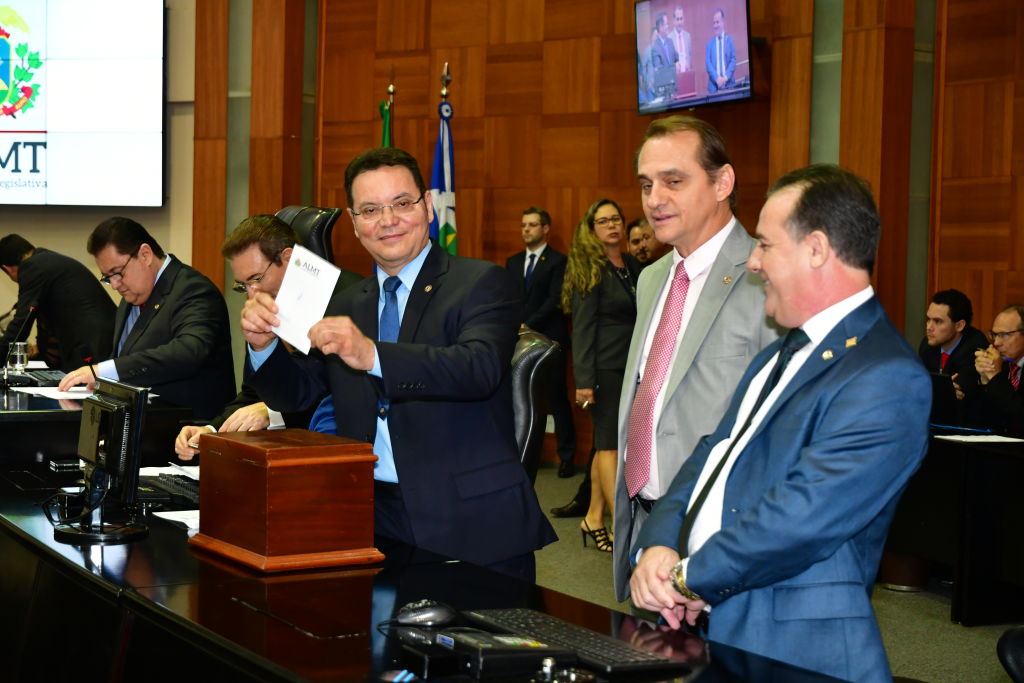 Com 20 votos favoráveis, Eduardo Botelho é reeleito para comandar a ALMT Foto8767
