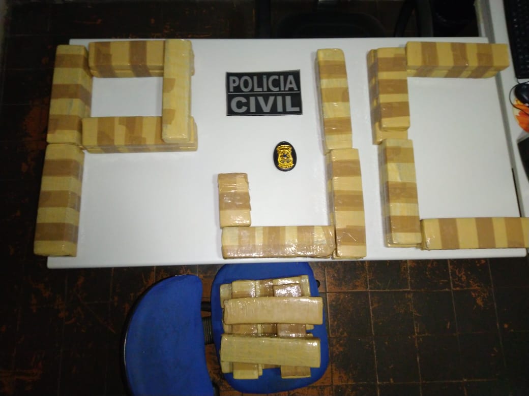 Adolescente que transportava mais de 30 quilos de maconha é apreendida Foto92256