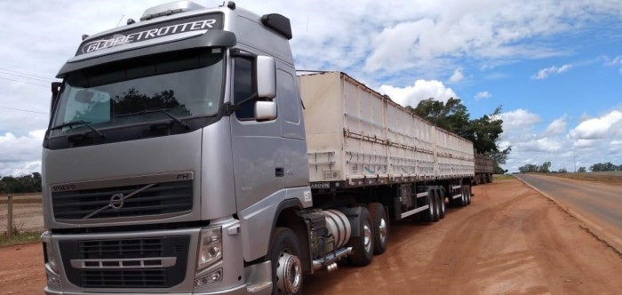 Motorista de Lucas é mantido em cativeiro e tem carreta carregada com soja roubada Foto95016