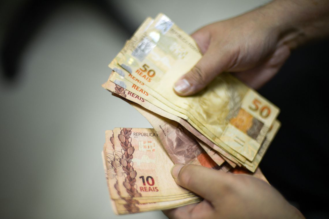 Governo propõe salário mínimo de R$ 1.040 para o ano de 2020 Foto8363