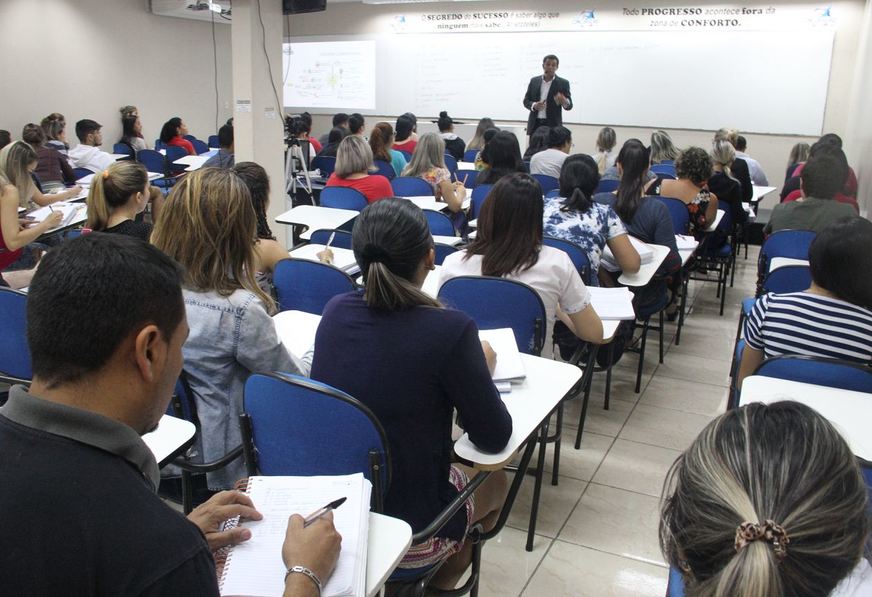 Projeto de lei reserva 20% das vagas em concursos para alunos de escolas públicas Foto71787