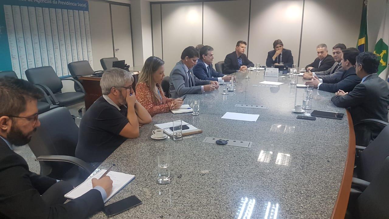 Comitiva busca melhorias conclusão do prédio do INSS e a contratação de mais peritos para Sorriso Foto15112