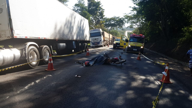 Adolescente 17 anos morre após cair de moto e ser atropelada por carreta em rodovia Foto82089